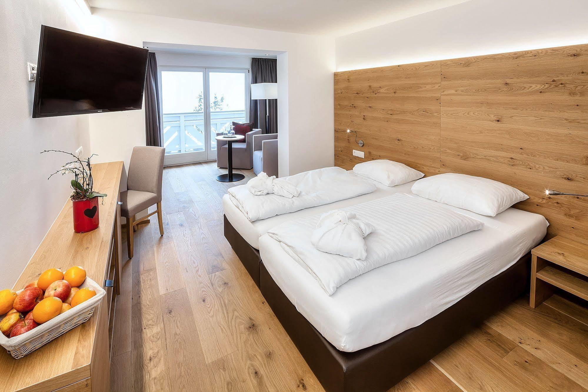 Wellness Aparthotel Panorama Alpin - Ferienwohnungen Jerzens Im Pitztal Exterior photo